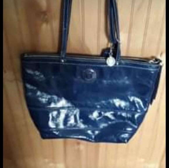 Coach Handbags - Coach pocketbook